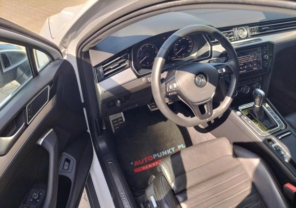 Volkswagen Passat cena 109900 przebieg: 135094, rok produkcji 2019 z Sanok małe 596